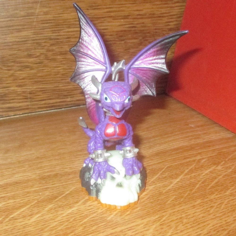 Cynder from Skylanders: Giants Figures